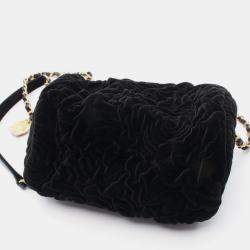 مملوكة مسبقًا Chanel Camellia Shoulder Bag Leather And Velvet Black
