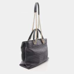 مملوكة مسبقًا Chanel Chevron V-Stitch Tote Bag Leather  Black