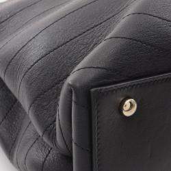 مملوكة مسبقًا Chanel Chevron V-Stitch Tote Bag Leather  Black