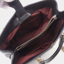 مملوكة مسبقًا Chanel Chevron V-Stitch Tote Bag Leather  Black