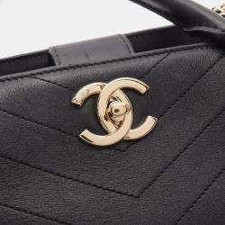 مملوكة مسبقًا Chanel Chevron V-Stitch Tote Bag Leather  Black