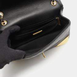 مملوكة مسبقًا Chanel V-Stitch Shoulder Bag In Lambskin Leather Black