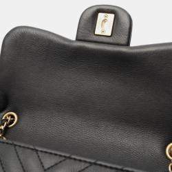 مملوكة مسبقًا Chanel V-Stitch Shoulder Bag In Lambskin Leather Black