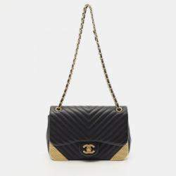 مملوكة مسبقًا Chanel V-Stitch Shoulder Bag In Lambskin Leather Black