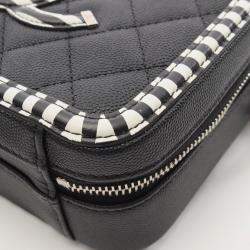 مملوكة مسبقًا حقيبة كتف شانيل سي سي فيليغري فانيتي صغيرة جلد عجل محبب أسود أبيض