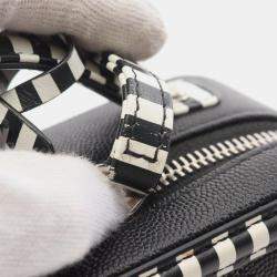 مملوكة مسبقًا حقيبة كتف شانيل سي سي فيليغري فانيتي صغيرة جلد عجل محبب أسود أبيض