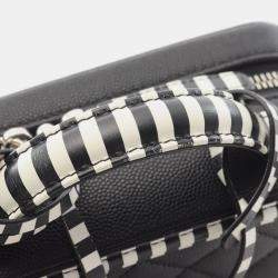 مملوكة مسبقًا حقيبة كتف شانيل سي سي فيليغري فانيتي صغيرة جلد عجل محبب أسود أبيض