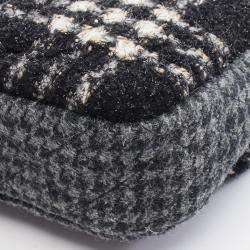 مملوكة مسبقًا Chanel Matelasse Shoulder Bag Wool Fabric Black White Gray