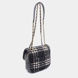 مملوكة مسبقًا Chanel Matelasse Shoulder Bag Wool Fabric Black White Gray
