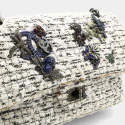 Pre Owned حقيبة كتف شانيل 2.55 بشكل رفرف مزدوج تافتا بسلسلة بنقشة زهرية جلدية بيضاء وسوداء