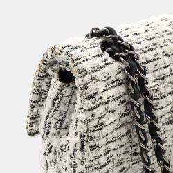 Pre Owned حقيبة كتف شانيل 2.55 بشكل رفرف مزدوج تافتا بسلسلة بنقشة زهرية جلدية بيضاء وسوداء