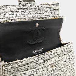 Pre Owned حقيبة كتف شانيل 2.55 بشكل رفرف مزدوج تافتا بسلسلة بنقشة زهرية جلدية بيضاء وسوداء