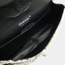 Pre Owned حقيبة كتف شانيل 2.55 بشكل رفرف مزدوج تافتا بسلسلة بنقشة زهرية جلدية بيضاء وسوداء