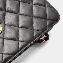 مملوكة مسبقًا حقيبة كتف شانيل ماتلاسي مفردة بجلد خروف أسود