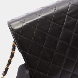 مملوكة مسبقًا حقيبة كتف شانيل ماتلاسي مفردة بجلد خروف أسود