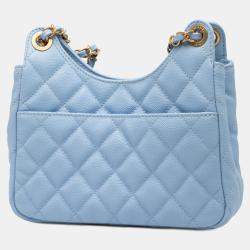 مملوكة مسبقًا حقيبة شانيل هوبو سي سي متموجة كافيار مبطنة زرقاء صغيرة