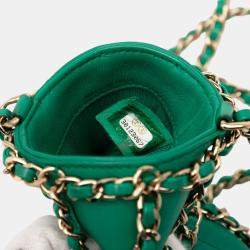 مملوكة مسبقًا Chanel Green Chanel Lambskin Tech Me Out Clutch With Chain