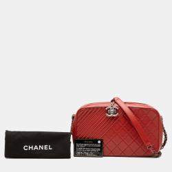 مملوكة مسبقًا Chanel Red Medium Quilted Lambskin Coco Boy Camera Bag