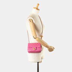 مملوكة مسبقًا حقيبة شانيل مربعة صغيرة وردية كلاسيك�ية جلد لامبسكين بيرل كروش باب فردي