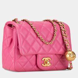 مملوكة مسبقًا حقيبة شانيل مربعة صغيرة وردية كلاسيكية جلد لامبسكين بيرل كروش باب فردي