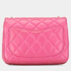 مملوكة مسبقًا حقيبة شانيل مربعة صغيرة وردية كلاسيكية جلد لامبسكين بيرل كروش باب فردي
