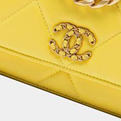 مملوكة مسبقًا Chanel Yellow Quilted Lambskin 19 Wallet on Chain