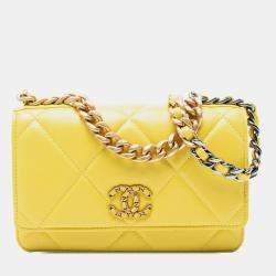 مملوكة مسبقًا Chanel Yellow Quilted Lambskin 19 Wallet on Chain