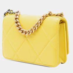 مملوكة مسبقًا Chanel Yellow Quilted Lambskin 19 Wallet on Chain