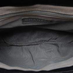 مملوكة مسبقًا حقيبة شانيل متوسطة سوداء مبطنة من جلد الضأن مع سلسلة حول الكتف للمراسلة