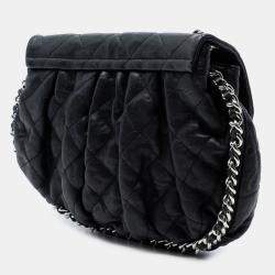 مملوكة مسبقًا حقيبة شانيل متوسطة سوداء مبطنة من جلد الضأن مع سلسلة حول الكتف للمراسلة
