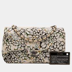 Pre Owned حقيبة شانيل كلاسيك ميديم قلاب مزدوج قماش مبطن أزهار أبيض تشيفرون