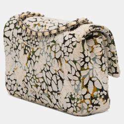 Pre Owned حقيبة شانيل كلاسيك ميديم قلاب مزدوج قماش مبطن أزهار أبيض تشيفرون