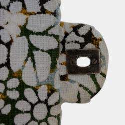 Pre Owned حقيبة شانيل كلاسيك ميديم قلاب مزدوج قماش مبطن أزهار أبيض تشيفرون