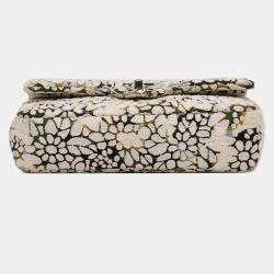 Pre Owned حقيبة شانيل كلاسيك ميديم قلاب مزدوج قماش مبطن أزهار أبيض تشيفرون