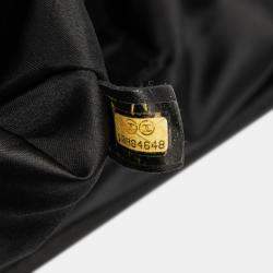 Pre Owned حقيبة إطار جانبي بحزام من شانيل CC أسود مخملي بفحص بارز