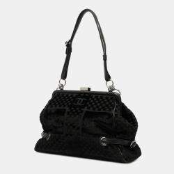 Pre Owned حقيبة إطار جانبي بحزام من شانيل CC أسود مخملي بفحص بارز