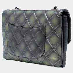 مملوكة مسبقًا حقيبة شانيل تريندي سي سي بقلاب جلد خروف معدني مبطن رمادية