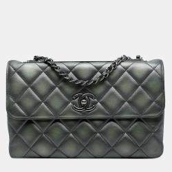 مملوكة مسبقًا حقيبة شانيل تريندي سي سي بقلاب جلد خروف معدني مبطن رمادية