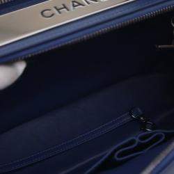 مملوكة مسبقًا حقيبة بولينغ شانيل "تريندي سي سي" جلد عجل متوسط أزرق