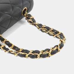 مملوكة مسبقًا Chanel Lambskin Shoulder Bag