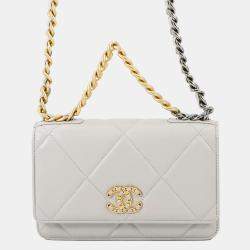 مملوكة مسبقًا Chanel Chain Wallet With Coco Mark And Matelasse Pattern 19 Lambskin