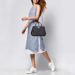 مملوكة مسبقًا حقيبة تسوق شانيل بزنس أفينيتي CC جلد كافيار أسود