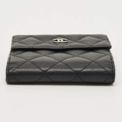 مملوكة مسبقًا Chanel CC Black Quilted Caviar Leather French Wallet