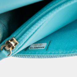 Pre Owned محفظة شانيل بلو دِنيم 19 بقلاّب وسلسلة