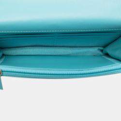 Pre Owned محفظة شانيل بلو دِنيم 19 بقلاّب وسلسلة