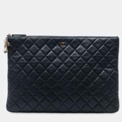 مملوكة مسبقًا Chanel Blue CC Large Quilted Lambskin O Case Clutch