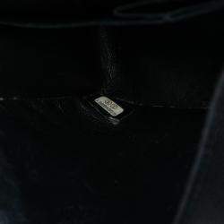 مملوكة مسبقًا حقيبة شانيل كلاسيك كافيار سوداء بغطاء مزدوج متوسطة الحجم