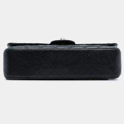 مملوكة مسبقًا حقيبة شانيل كلاسيك كافيار سوداء بغطاء مزدوج متوسطة الحجم