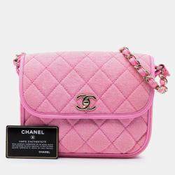 مملوكة مسبقًا حقيبة شانيـل مرسال دنيم مبطنة CC زهري صغيرة