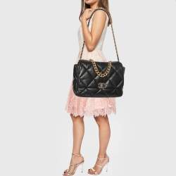 مملوكة مسبقًا حقيبة شانيل ماكسي 19 جلد أسود مبطن بقلاب